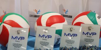 ZIMOWY TURNIEJ SIATKÓWKI o Puchar Dyrektora Michała Cebuli.